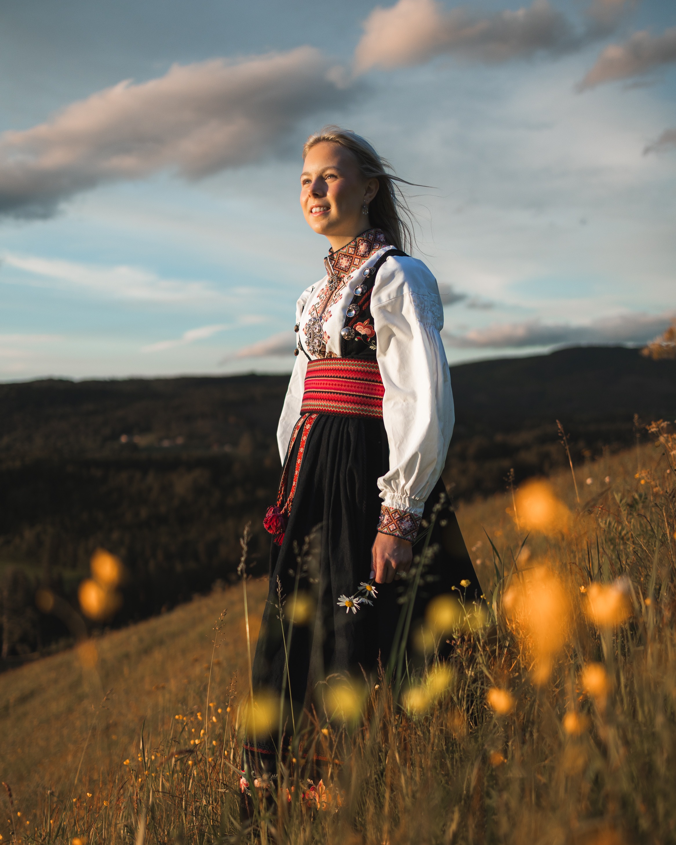 #Konfirmasjonsbilder av Juliane! 😀 Fra 2025. Fra en blomstereng i Sandsvær, selvfølgelig 😀

Se priser og mer informasjon: https://www.fotografthomashegna.no/

#konfirmant #fotografkongsberg #fotografdrammen #sandsvær #konfirmantbilder